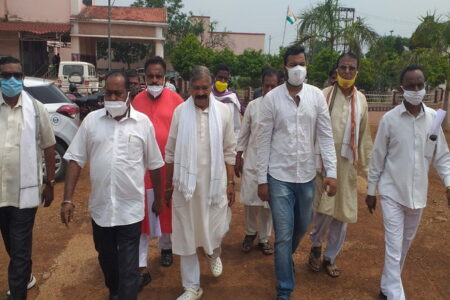 ଜଟଣୀ ନଗରକଂଗ୍ରେସ ପକ୍ଷରୁ ଜିଲ୍ଲାପାଳଙ୍କୁ ଦେଲେ ସ୍ମାରକୀପତ୍ର